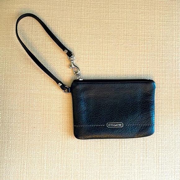 COACH Leather Wristlet. Black 🖤 - Picture 3 of 6